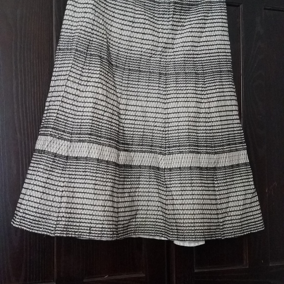 Club Monaco Skirt Embroidered Detail Size 6 - Picture 4 of 5